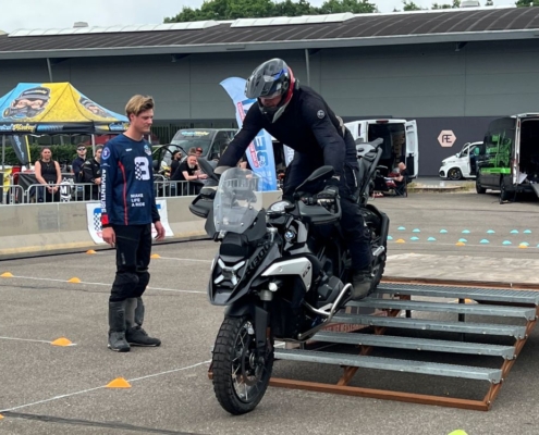 Trap afrijden met BMW R 1300 GS - BERRT GS Trophy Riders Festival Rosmalen